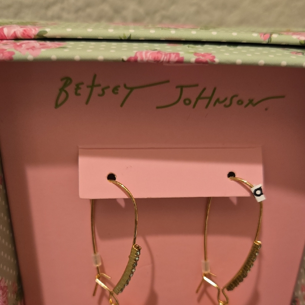 Betsey Johnson Pink Floral Earrings New - Picture 3 of 3